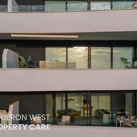 The Poolview Terrace - Steps From Carvajal With Pool Views,