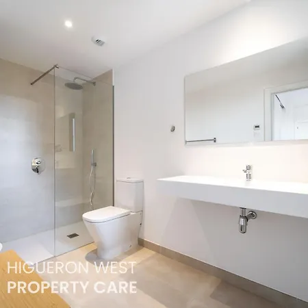 The Poolview Terrace - Steps From Carvajal With Pool Views,