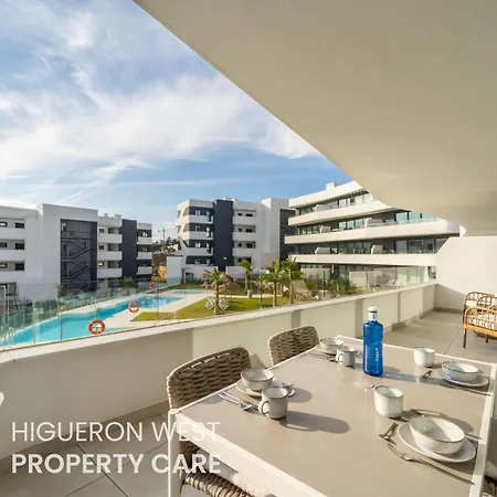 The Poolview Terrace - Steps From Carvajal With Pool Views, Fuengirola