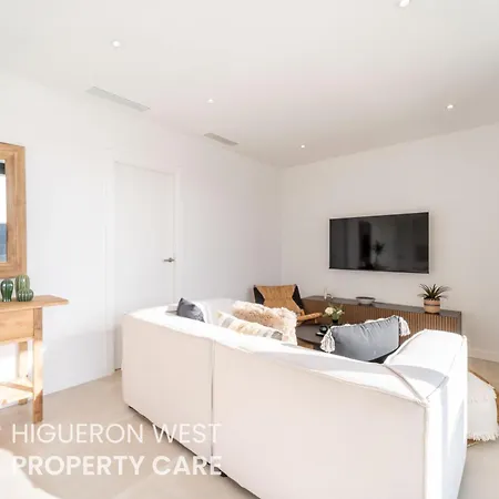 公寓 Higueron West Collection - The Poolview Terrace By Hwpc *